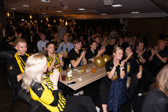 Häckenspelare med respektive
