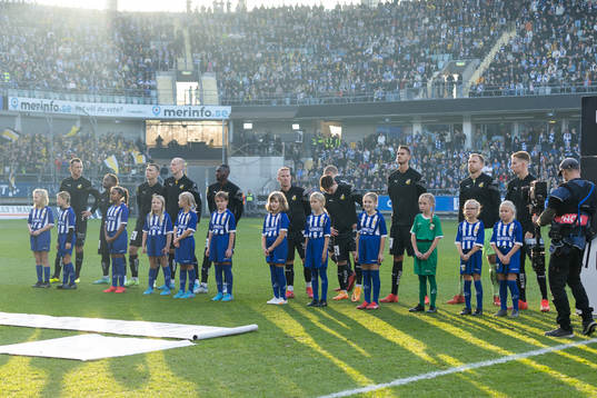Häcken på line up innan fotbollsmatchen i Allsvenskan