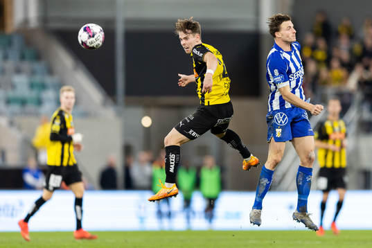 Häckens Lars Olden Larsen och IFK Göteborgs Carl Johansson