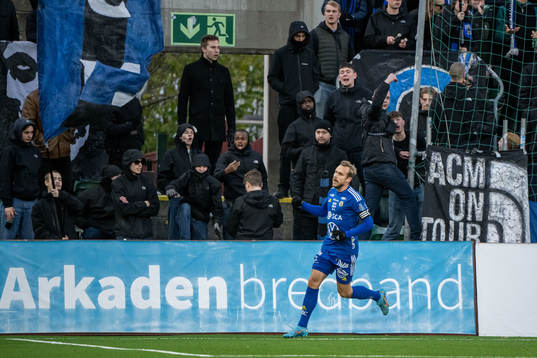 GIF Sundsvalls Pontus Engblom jublar