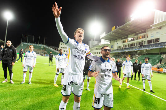 Sirius Marcus Klingenberg Mathisen och Edi Sylisufaj jublar
