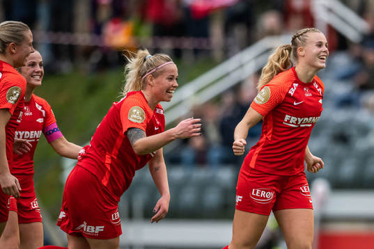 Nora Eide Lie of Brann celebrates