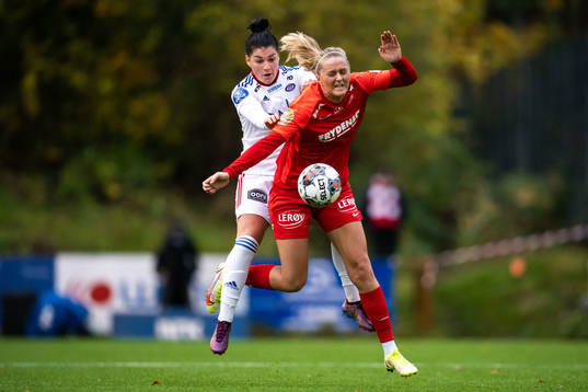 Dejana Stefanovic of Vålerenga and Maria Dybwad Brochmann