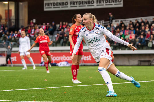 Karina Sævik of Vålerenga celebrates