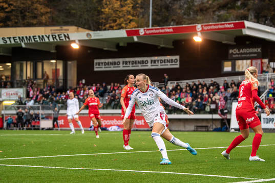 Karina Sævik of Vålerenga celebrates