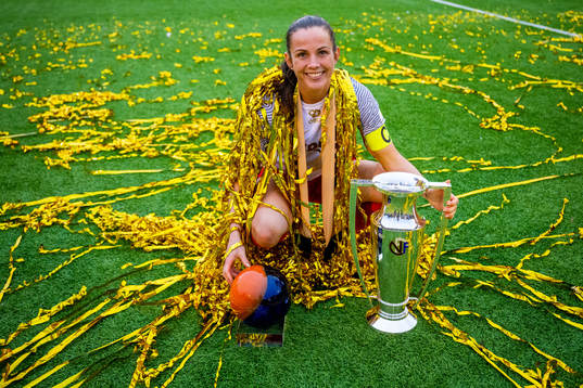 Tuva Hansen of Brann celebrates with the trophy and the