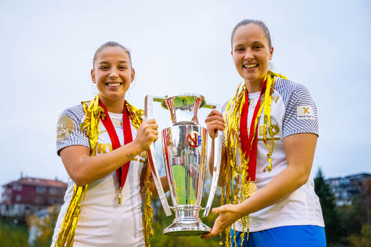 Rikke Bogetveit Nygard and goalkeeper Aurora Mikalsen of