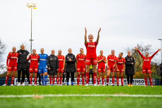 Tuva Hansen and players of Brann