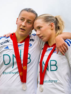 Stine Nybø Brekken and Thea Bjelde of Vålerenga