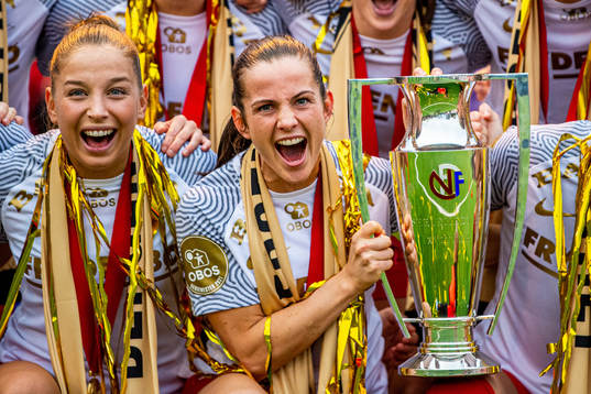 Rikke Bogetveit Nygard and Tuva Hansen of Brann celebrate