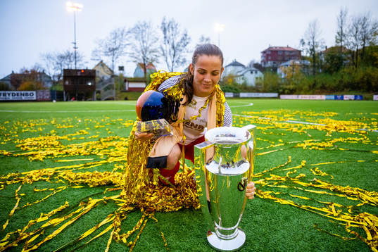Tuva Hansen of Brann celebrates with the trophy