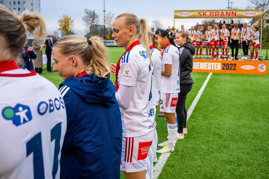 Karina Sævik of Vålerenga looks dejected