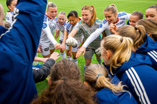 Ingibjörg Sigurdardottir, Thea Bjelde, Ylinn Tennebø,