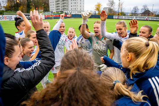 Ingibjörg Sigurdardottir, Thea Bjelde, goalkeeper Jalen