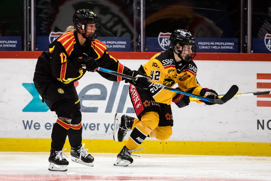 Brynäs Mina Waxin och Luleås Viivi Vainikka