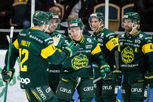Björklövens Nicholas Schilkey jublar