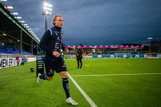 Sander Erik Kartum of Kristiansund warms up