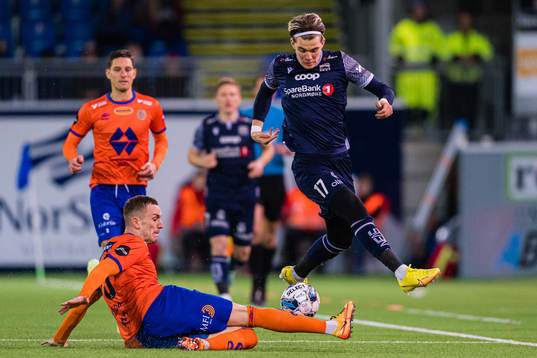 Besim Serbecic of Aalesund and Brynjolfur Andersen