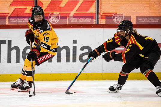 Luleås Petra Nieminen och Brynäs Mina Waxin