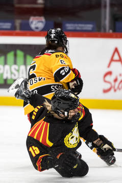 Luleås Jenni Hiirkoski och Brynäs Lara Stalder
