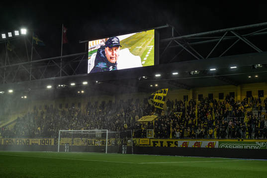 Minnesvideo för Klas Ingesson spelades upp