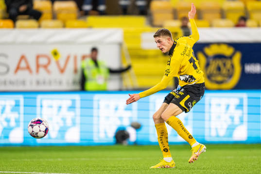 Elfsborgs Alexander Bernhardsson skjuter 2-0