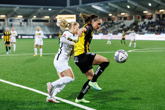 AIKs Emelie Jansson och Häckens Hanna Wijk