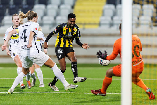 Häckens Aisha Ahmed Abdulle med ett avslut mot AIKs