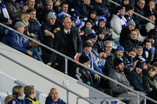 IFK Norrköpings tränare Glen Riddersholm blir uppvisad