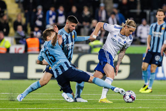 Djurgårdens Hampus Finndell och Besard Sabovic mot IFK