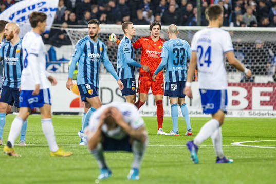 Djurgårdens Jesper Löfgren, målvakt Jacob Widell
