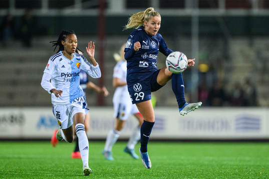 Djurgårdens Linda Maserame Motlhalo och FC Rosengårds