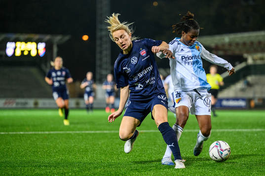 FC Rosengårds Mimmi Larsson och Djurgårdens Portia Boakye