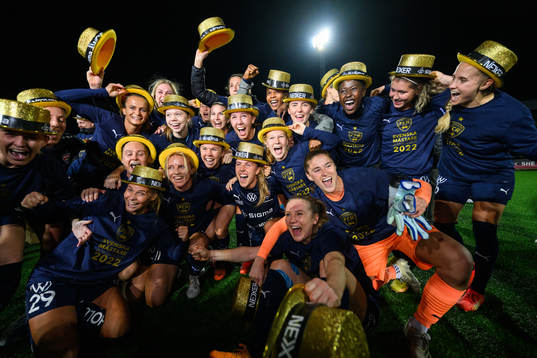 FC Rosengårds spelare jublar