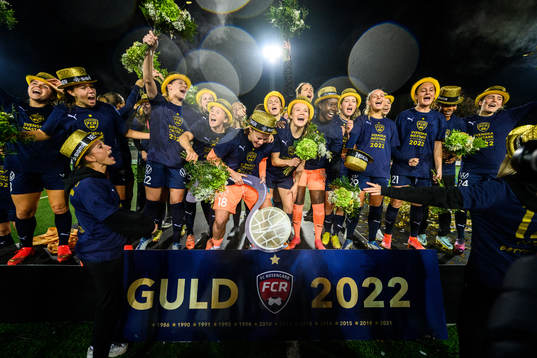 FC Rosengårds spelare jublar