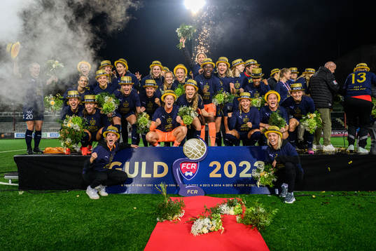 FC Rosengårds spelare jublar