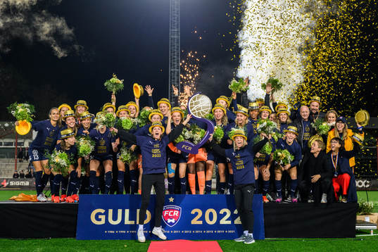 FC Rosengårds spelare jublar