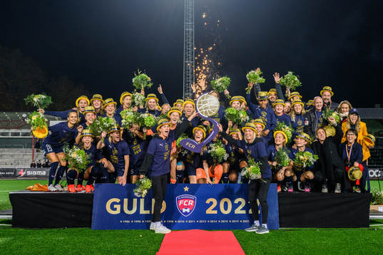 FC Rosengårds spelare jublar