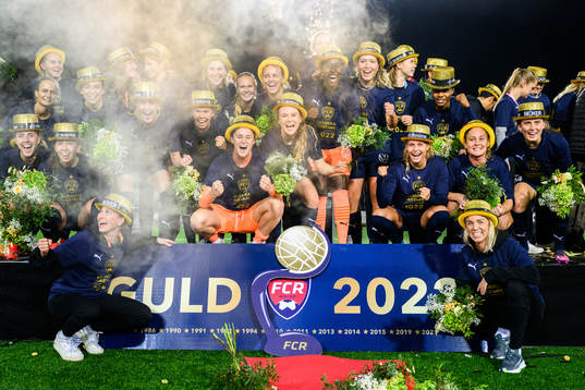 FC Rosengårds spelare jublar
