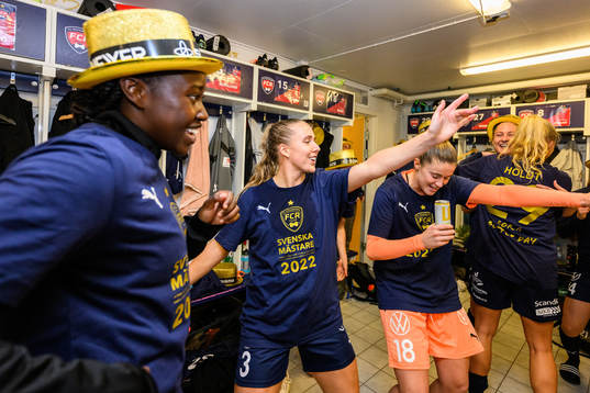 FC Rosengårds Gudrun Arnardottir och målvakt Teagan Micah