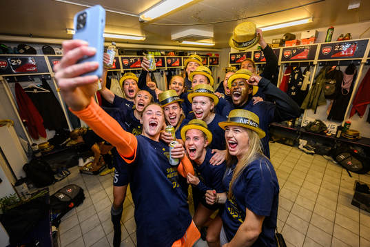 FC Rosengårds spelare jublar