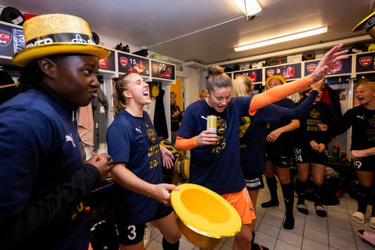 FC Rosengårds Gudrun Arnardottir och målvakt Teagan Micah