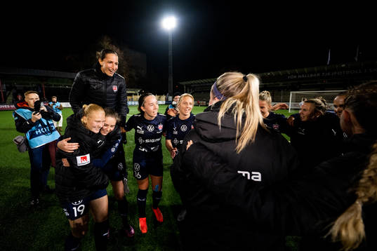 FC Rosengårds spelare jublar