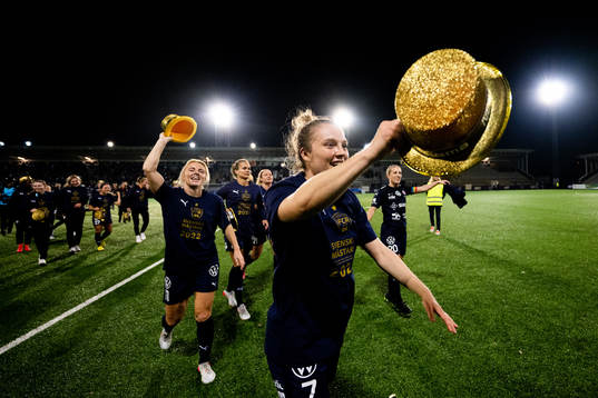 FC Rosengårds Mimmi Larsson och Fiona Brown jublar
