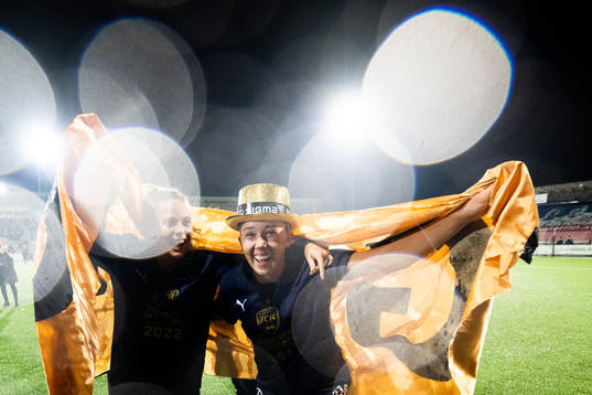 FC Rosengårds Olivia Holdt och Athinna Persson Lundgren