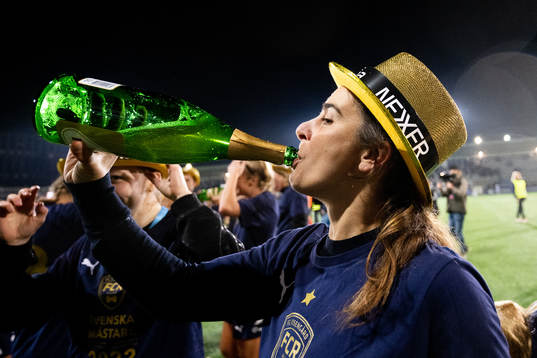 FC Rosengårds tränare Renee Slegers jublar
