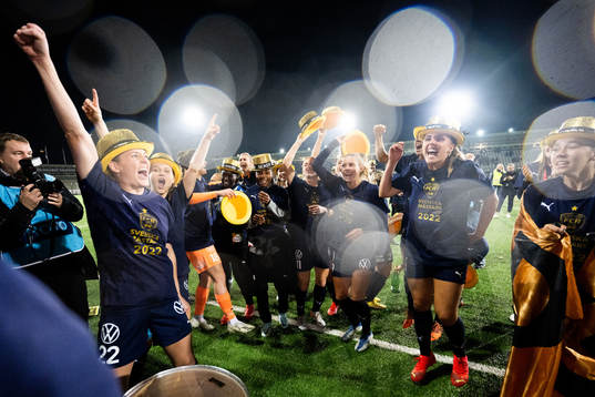 FC Rosengårds Olivia Schough och Gudrun Arnardottir jublar