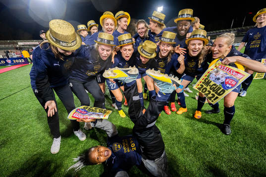 FC Rosengårds spelare jublar