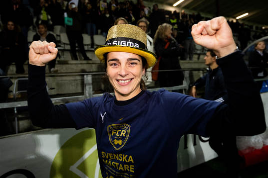 FC Rosengårds tränare Renee Slegers jublar