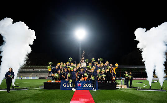FC Rosengårds spelare med Emma Berglund och Caroline Seger